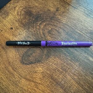 Kat Von D "Roxy" lip liner